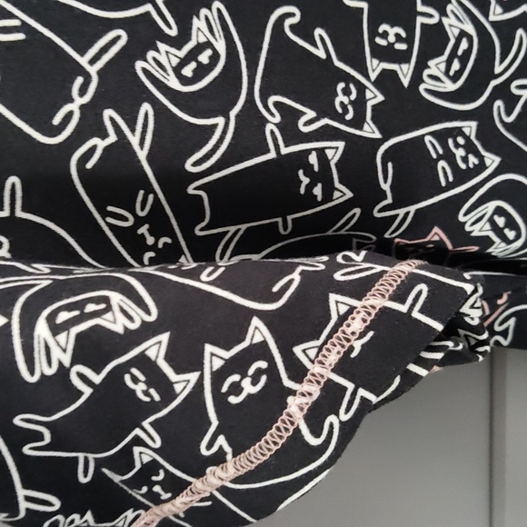 Cat lovers Nightshirt! 🐈‍⬛ - Picture 3 of 5